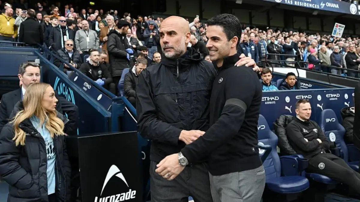 Manajer Arsenal Mikel Arteta bersama Pep Guardiola usai laga Arsenal kontra Manchester City. (ARSENAL.COM)