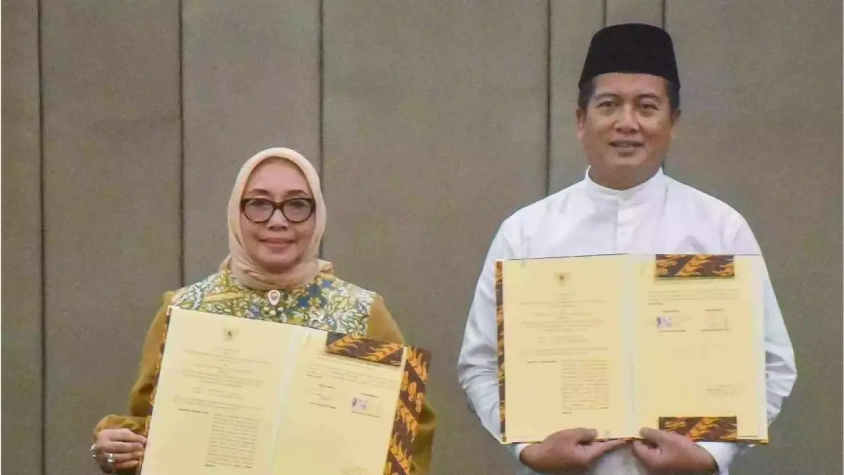 SINERGI: Menteri PPPA Arifah Fauzi bersama Gubernur NTB Lalu Muhamad Iqbal saat peluncuran Ruang Bersama Indonesia yang dilakukan di Pendopo Gubernur NTB, Jumat (17/4). (DISKOMINFOTIK NTB/LOMBOK POST)