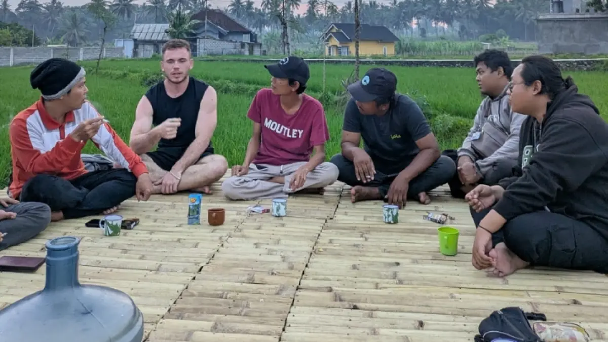 WISATA PERTANIAN: Sejumlah pengunjung saat berkunjung ke agrowisata pertanian Desa Rumbuk Timur, belum lama ini. (MARJAN UNTUK LOMBOK TIMUR)
