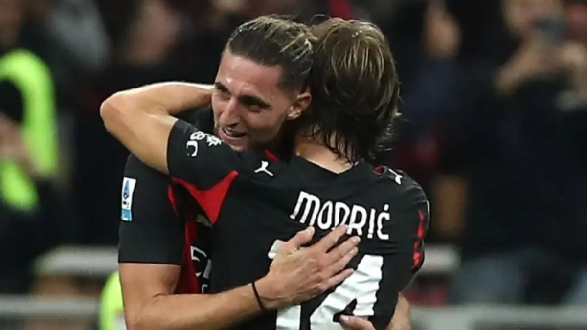 Andalan lini tengah AC Milan, Luka Modric dan Adrien Rabiot. (Istimewa) 