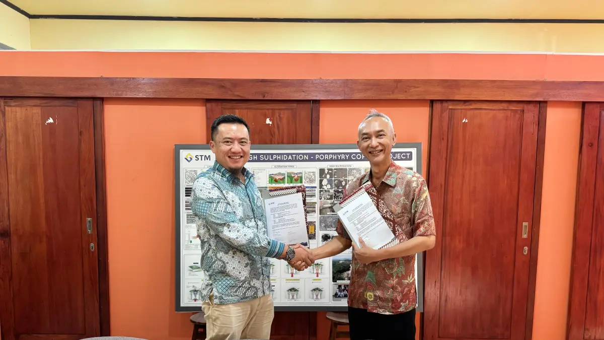 Bakal jadi materi ajar Geologi Fakultas Teknik Universitas Muhammadiyah Mataram (UMMAT) sampel inti (core sample) Deposit Onto yang diserahkan STM.