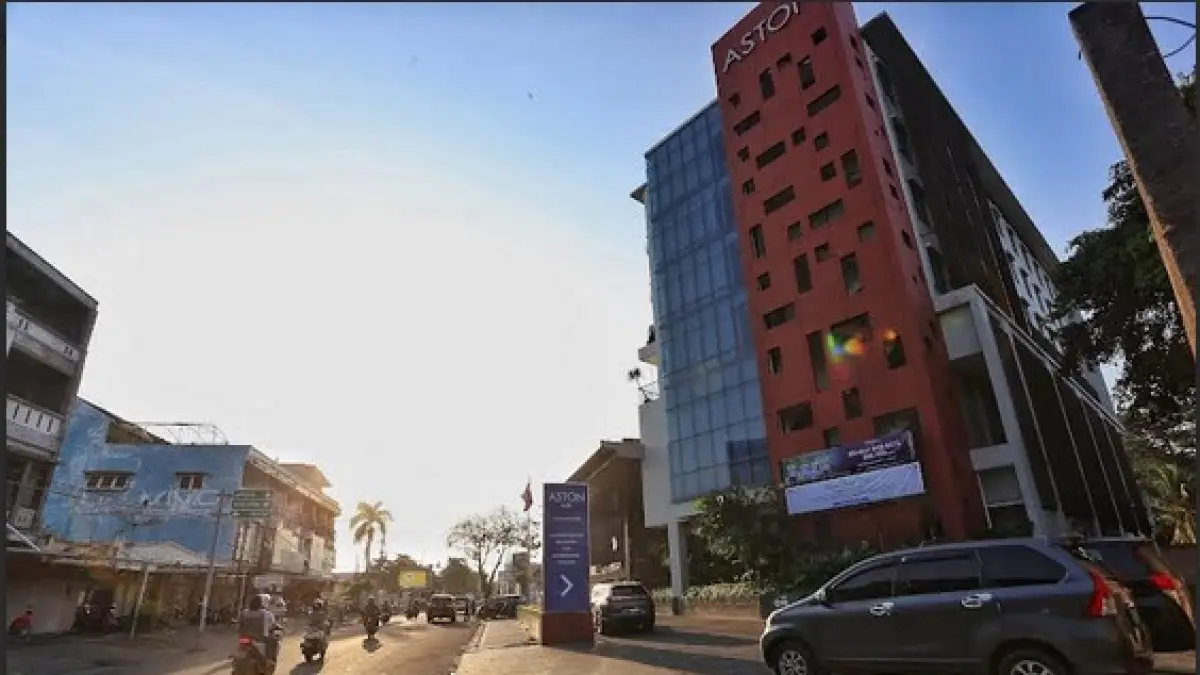 HUNIAN LESU: Sebuah hotel di Senggigi, Lombok Barat, beberapa waktu lalu. (IVAN/LOMBOK POST)