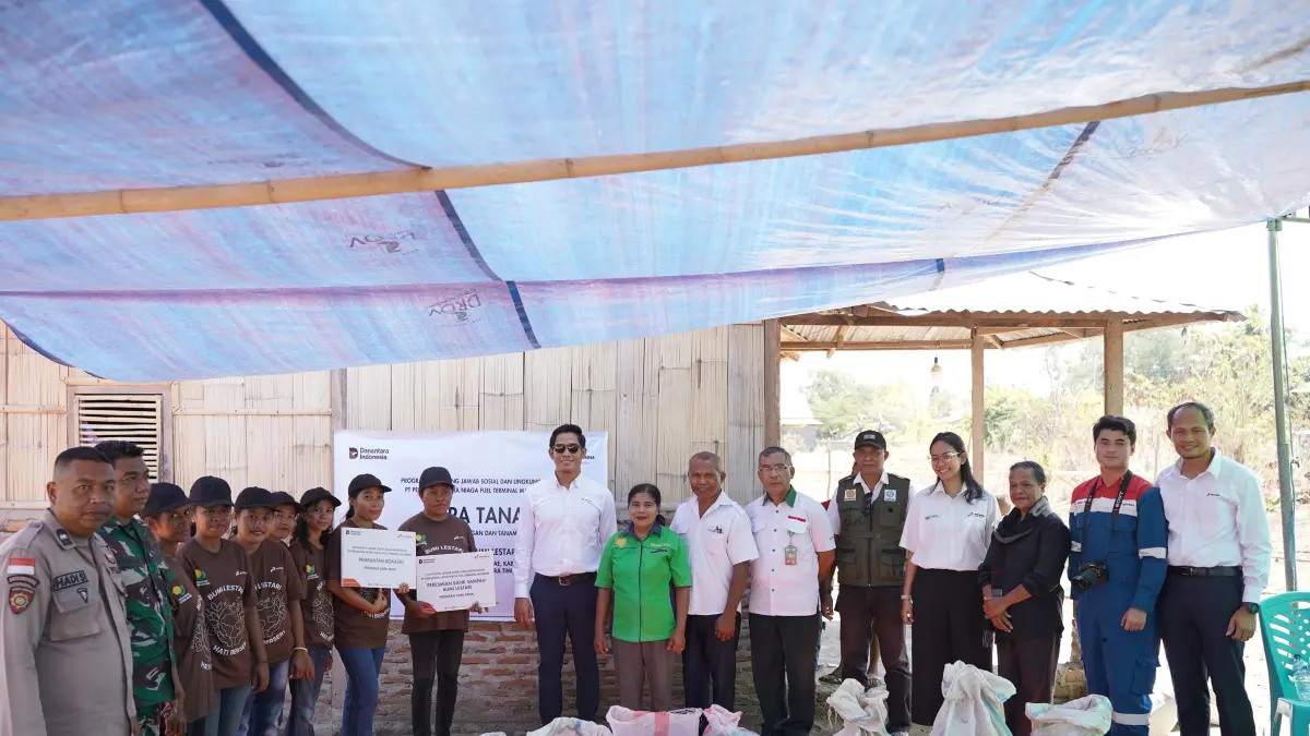 Mama-mama Desa Tana Duen mengolah sampah menjadi pupuk organik melalui program SAPA TANA Pertamina Patra Niaga, wujud nyata pemberdayaan ekonomi perempuan desa.