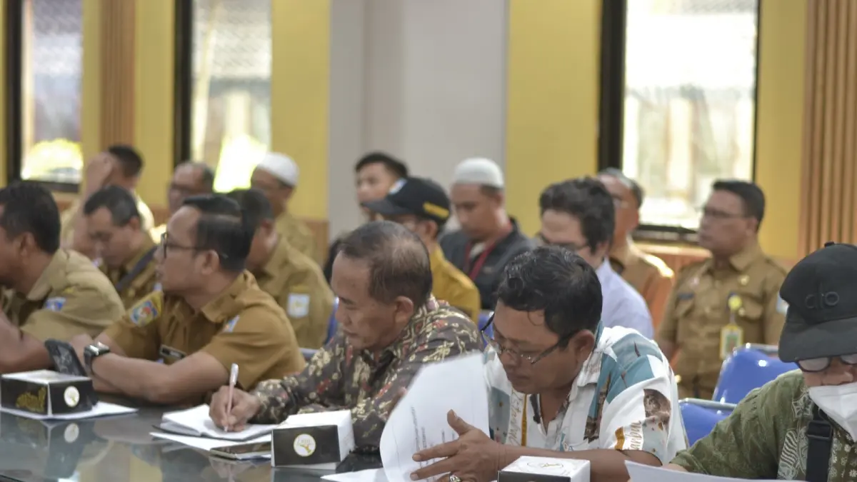 Kegiatan ini melibatkan kelurahan dan TPS-KSM untuk memperkuat pendataan serta memastikan layanan sanitasi tepat sasaran, sekaligus mendorong kesadaran masyarakat dalam menjaga lingkungan yang bersih dan sehat.