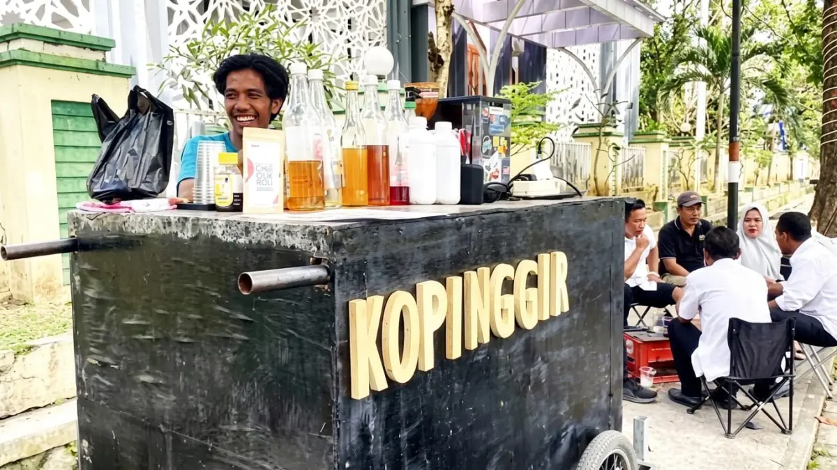 KONSEP UNIK: Kedai Kopinggir yang ada di belakang area Kantor Pemerintah Kota (Pemkot) Bima, belum lama ini. (Ist/Lombok Post)