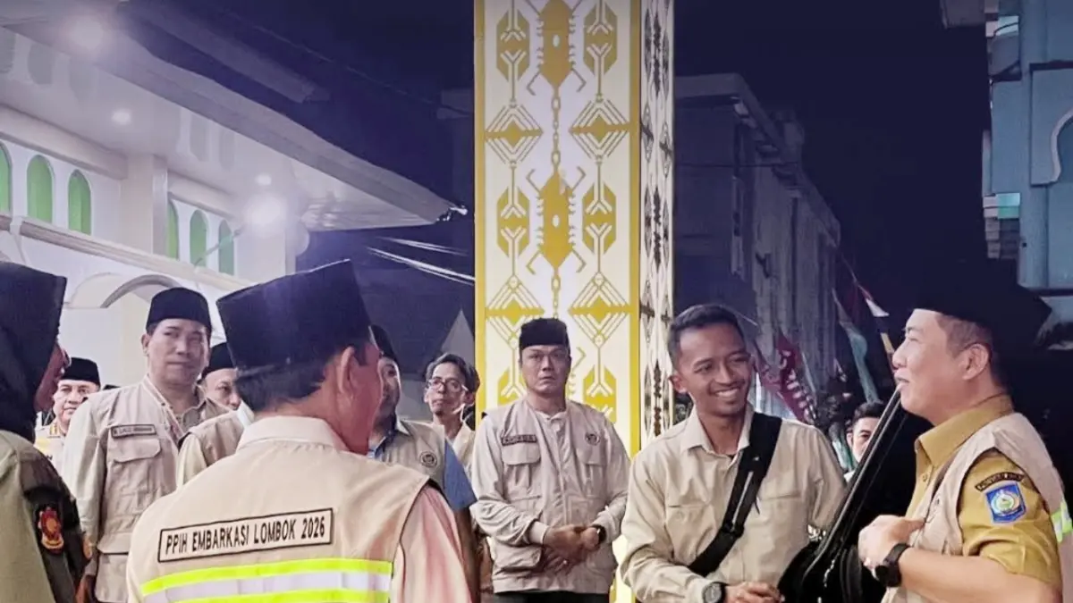 Pemprov NTB secara resmi melepas keberangkatan  jamaah haji kloter pertama asal Kabupaten Lombok Timur  Rabu (21/4) dengan pengawalan ketat Satpol PP.