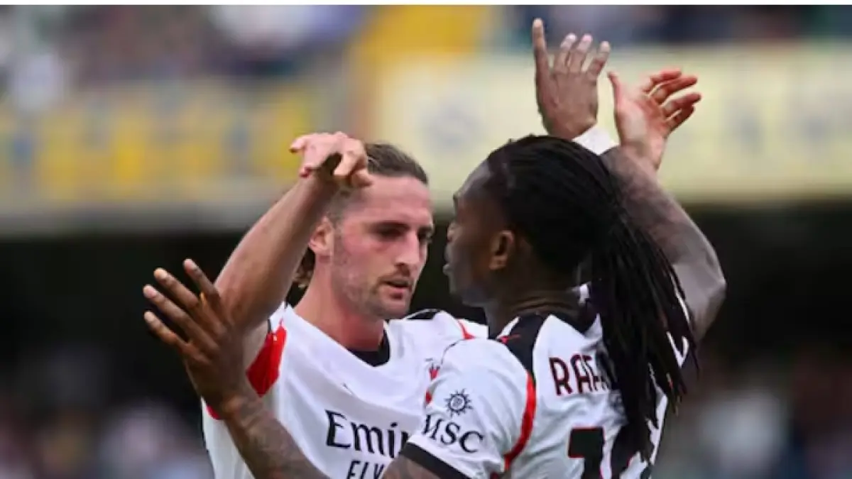 Rafael Leao sesaat memberi assist yang dituntaskan dengan baik oleh Adrien Rabiot saat AC Milan mengalahkan Hellas Verona. (Istimewa) 