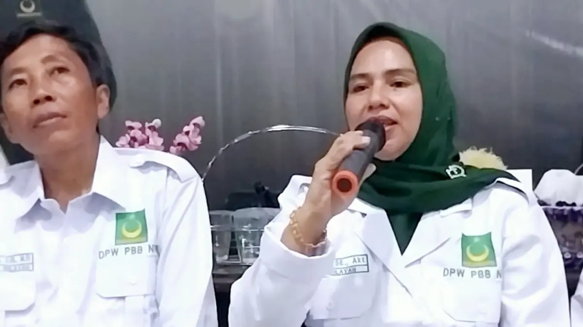 KONSOLIDASI: Ketua DPW PBB NTB Nadirah Al-Habsy dan Sekretaris DPW PBB NTB Muhlis Hasim membantah isu dualime menyusul beredarnya SK DPP tentang pembekuan DPW PBB NTB. (DOK/LOMBOK POST)