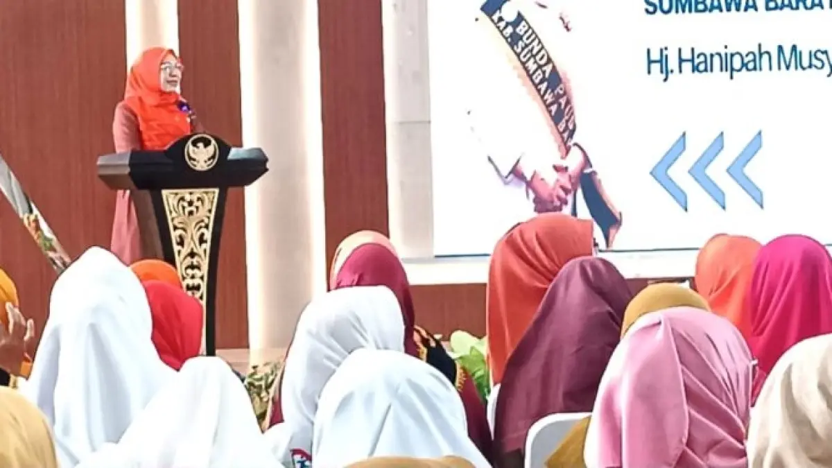 PEMBUKAAN: Wabup KSB Hanipah membuka kegiatan sosialisasi dan advokasi PAUD yang digelar di ruang rapat Gili Paserang, Selasa (21/4). (Dok Prokopim Setda KSB)