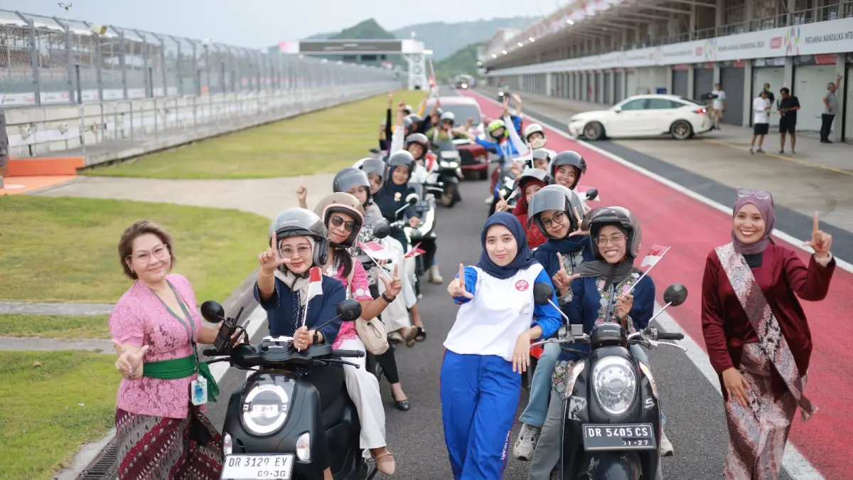Kompak : Lady Biker Honda saat di Sirkuit Mandalika (Honda for Lombok Post)