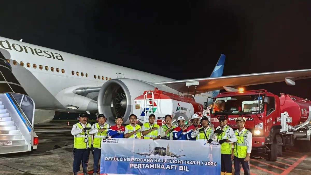 PASOKAN AMAN: Tim Pertamina Patra Niaga Regional Jatimbalinus melalui Aviation Fuel Terminal (AFT) BIL yang memastikan ketersediaan pasokan avtur mencukupi untuk penerbangan haji Embarkasi Lombok. (PERTAMINA FOR LOMBOK POST)