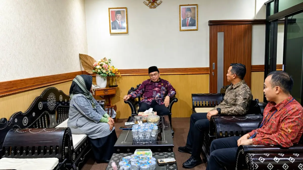 PERKUAT LITERASI: Pertemuan BEI NTB dengan Kepala Kemenag Mataram H Hamdun untuk membahas wakaf saham, Kamis (23/4). (IST/LOMBOK POST)