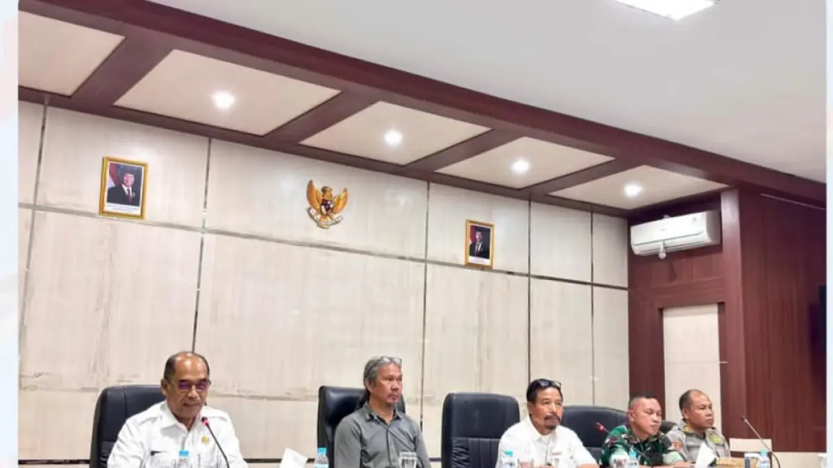 RAKOR PERSIAPAN: Rapat Koordinasi Pemkab Lotim Bersama dengan sejumlah OPD terkait bersama panitia untuk persiapan event Rinjani 100. (SUPARDI/LOMBOK POST)