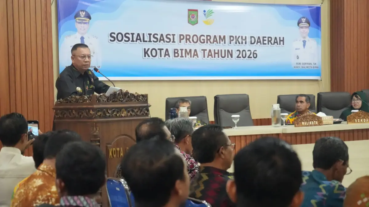 WARNING: Wali Kota Bima HA Rahman meminta agar penyaluran PKH Daerah harus tepat sasaran saat sosialisasi di Aula Maja Labo Dahu, Kamis (23/4). (Diskominfotik Kota Bima For Lombok Post)
