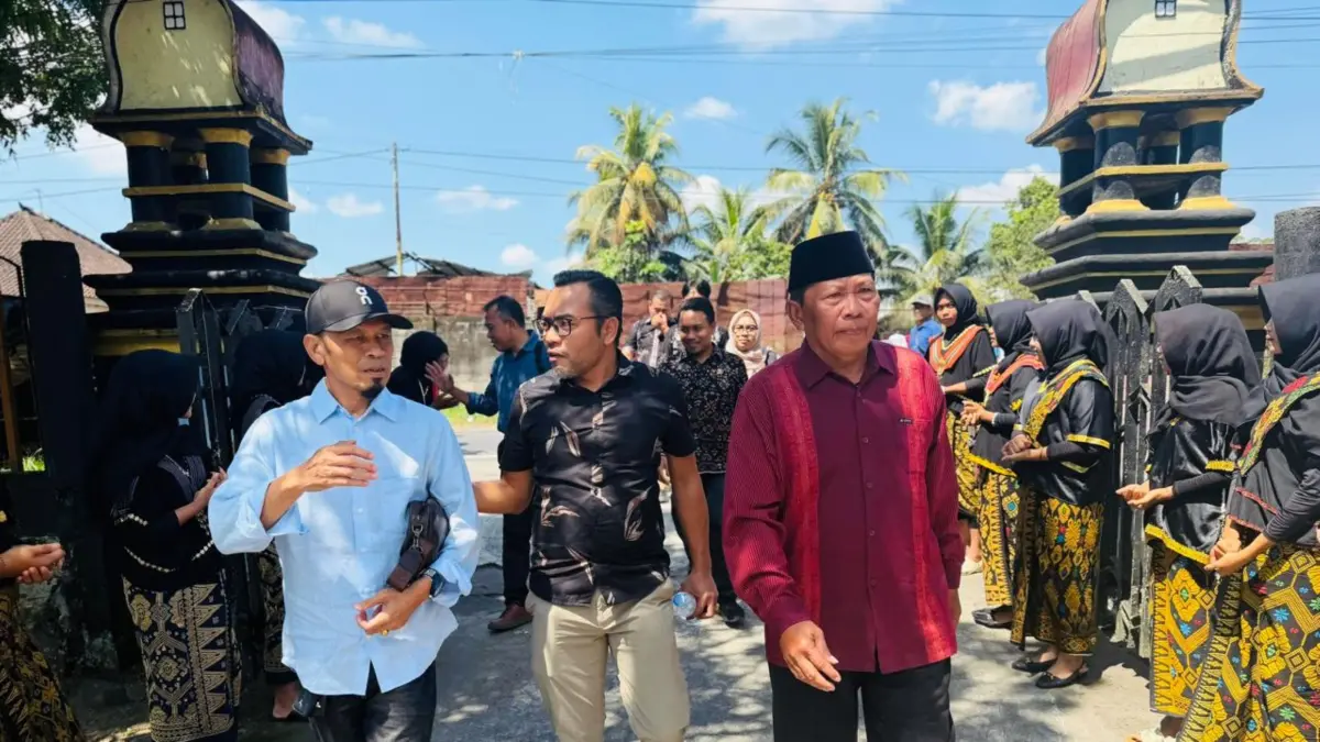 Jajaran Komisi IV DPRD Lombok Tengah saat monev bidang pendidikan dan kesehatan, pekan lalu. (Tauhid for Lombok Post) 
