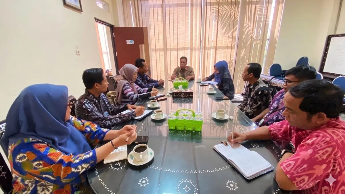 AUDIENSI: Tim BPS NTB melakukan audiensi terkait sinkronisasi awal data UMKM NTB di kantor DKUKM NTB, pekan lalu. (IST/LOMBOK POST)