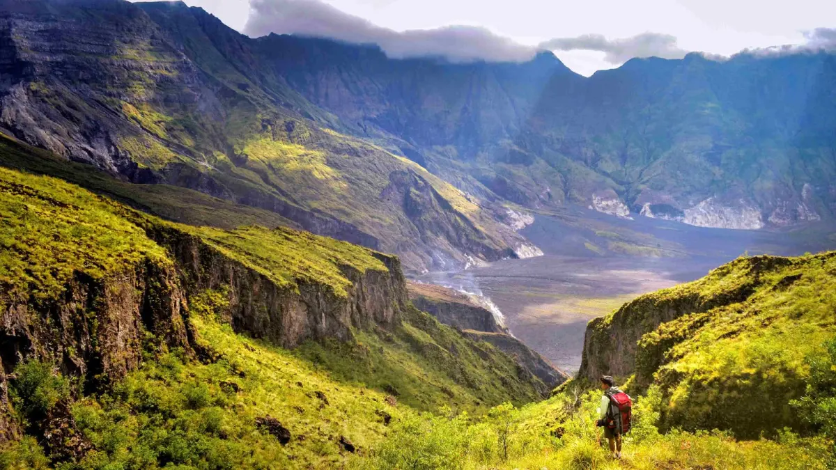 DAYA TARIK: Salah satu sudut Gunung Tambora yang indah. (IVAN/LOMBOK POST)