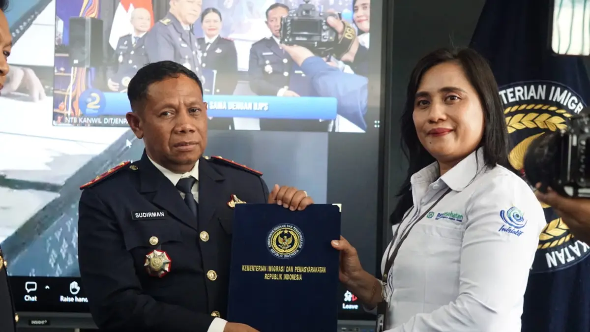 Dokumen kerja sama diserahkan langsung oleh Kepala BPJS Kesehatan Cabang Selong kepada Kalapas Selong di Aula Bimbingan Kerja Lapas Kelas IIA Lombok Barat, Senin (27/4).