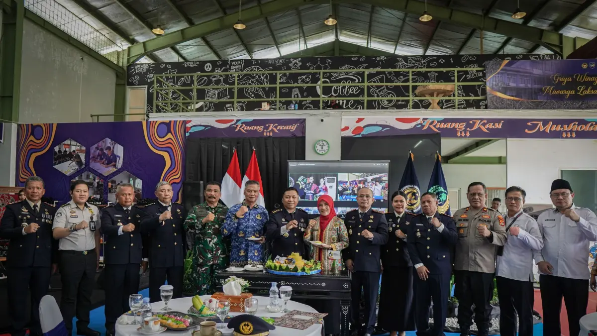 KOMITMEN: Jajaran Lapas Kelas IIA Lombok Barat usai mengikuti peringatan Hari Bakti Pemasyarakatan ke-62 secara hybrid, Senin (27/4).
