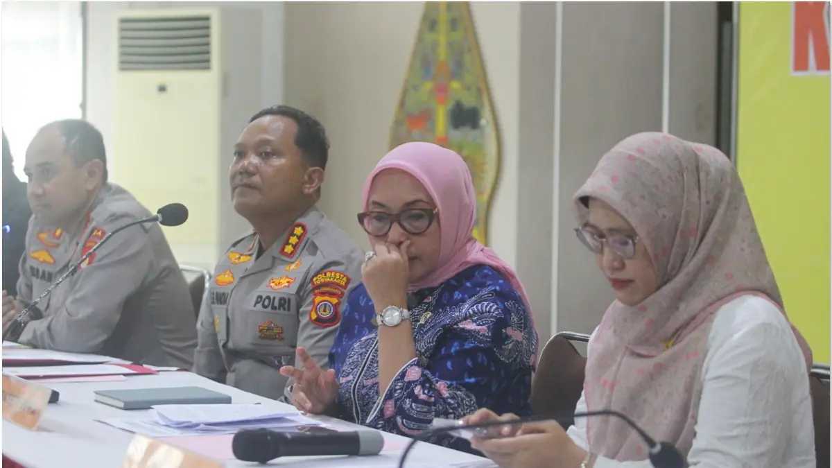 Menteri PPPA Arifah Fauzi (dua dari kanan) saat memberikan keterangan. 