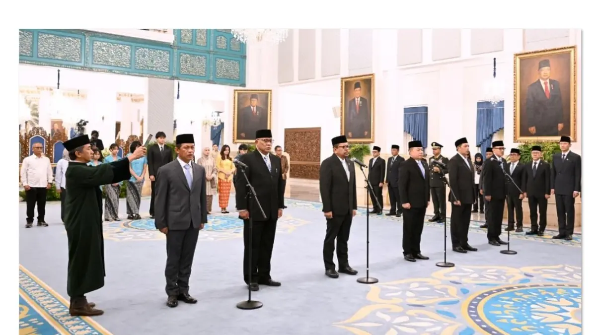 PEJABAT NEGARA: Presiden Prabowo Subianto secara resmi melantik pejabat negara/pemerintah di Istana Negara, Jakarta, Senin (27/4). (BPMI SETPRES/MUCHLIS JR)