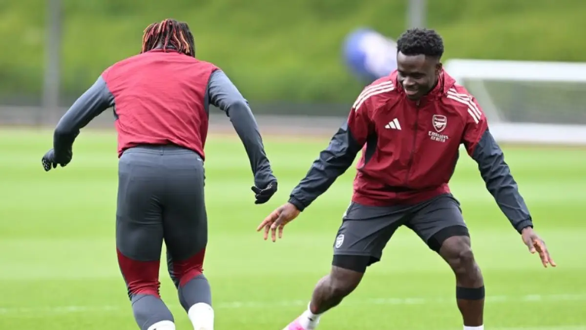 Dua pilar Arsenal Bukayo Saka dan Eberechi Eze akan diturunkan kontra Atletico Madrid. (ARSENAL.COM)