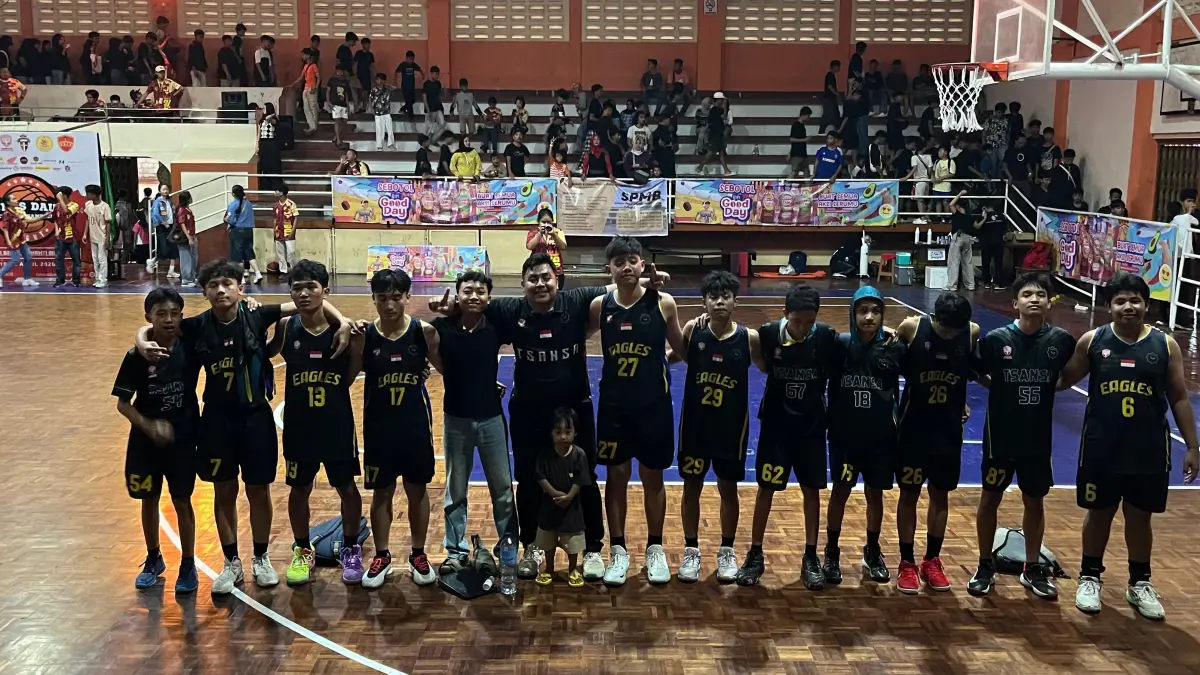 MEMBANGGAKAN: Tim Basket Putra MTsN 1 Mataram berhasil meraih juara I Turnamen Tunas Daud Basketball Championship 2026.