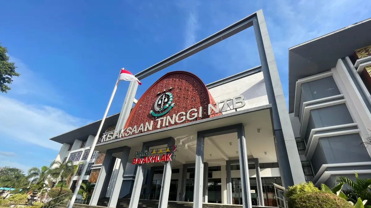 USUT GRATIFIKASI DAN TPPU SAMOTA MXGP: Gedung Kejati NTB di Jalan Langko, Mataram. (HARLI/LOMBOK POST)