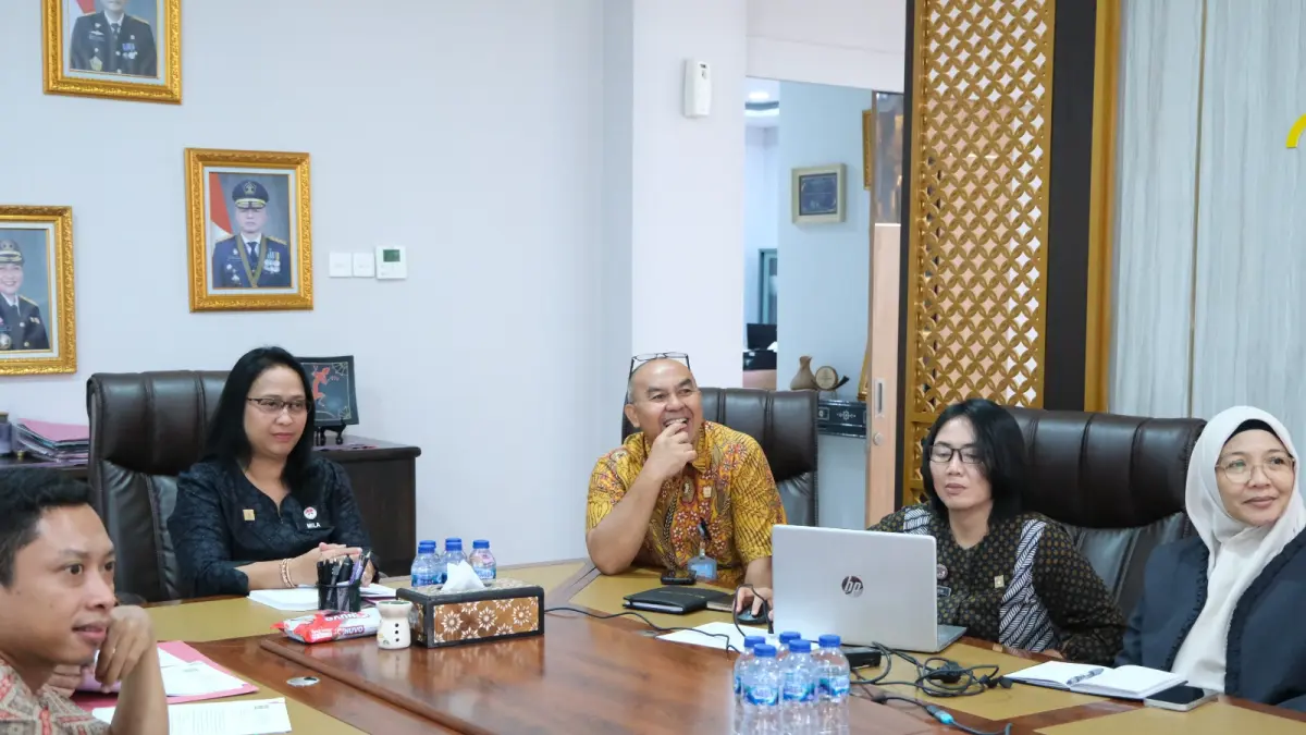 Rapat evaluasi kinerja pembinaan hukum Triwulan I 2026 yang digelar BPHN diikuti Kanwil Kemenkum NTB secara virtual.