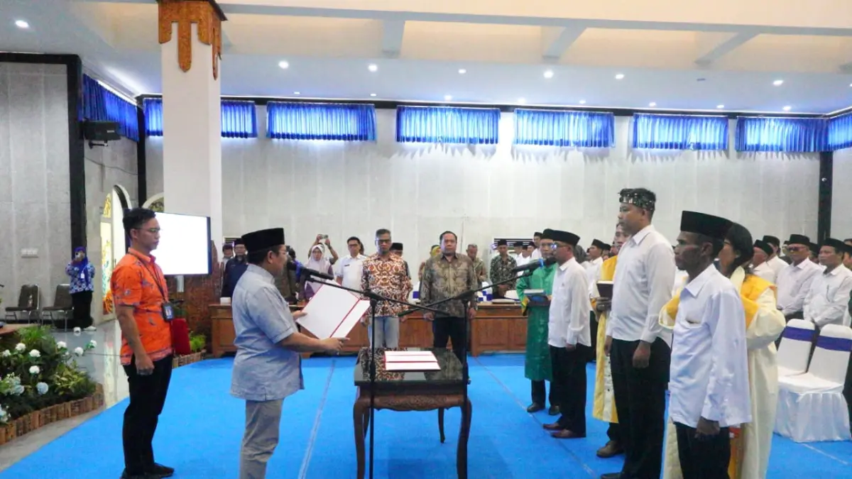 DIKUKUHKAN: Ratusan anggota BPD dikukuhkan Bupati Lobar Lalu Ahmad Zaini di Aula Narmada, Kamis (30/4).