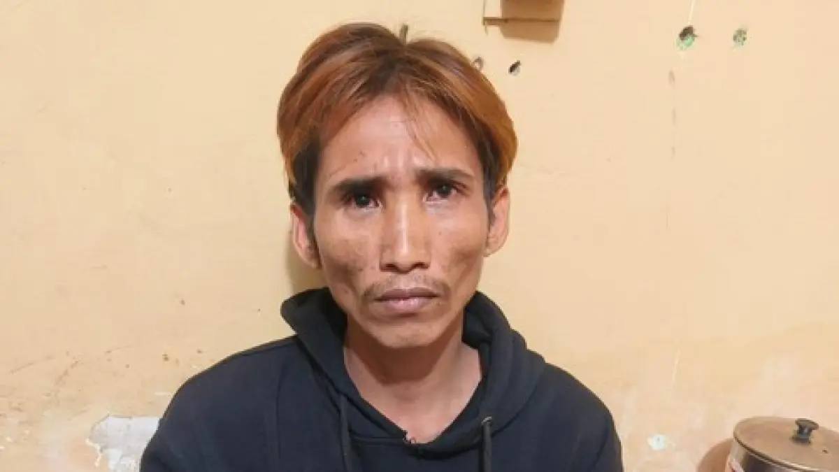 Pelaku begal payudara Iwan Sudrajat diamankan di Polsek Utan, Jumat (2/5).