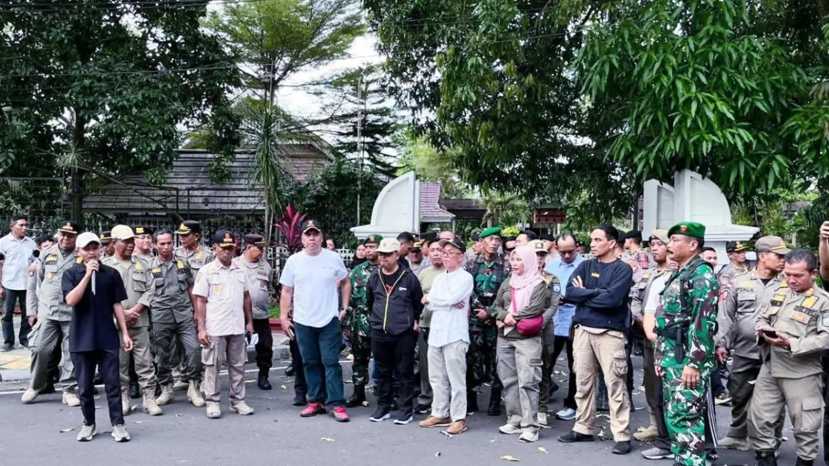 Satpol PP NTB kawal peringatan May Day 2026 di Depan Kantor Disnakertrans NTB Jumat (1/5).