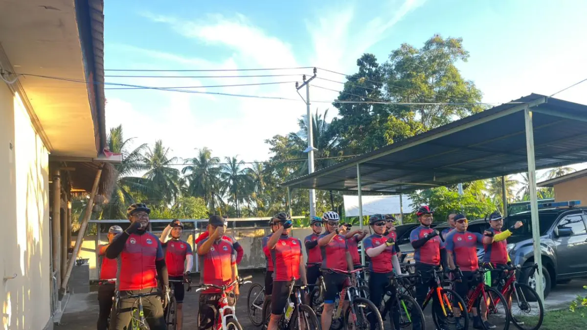 Gowes Kamtibmas yang digelar Polres Lombok Utara Sabtu (3/5) dengan menyasar Desa Jenggala.