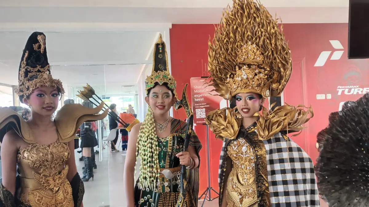 Kostum Ikonik, beberapa mahakarya MIF yang memadukan fantasi dan tradisi, dipamerkan untuk pertama kalinya di hadapan audiens global.