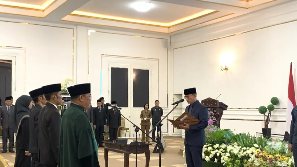 Pelantikan jabatan oleh Wali Kota Mataram Mohan Roliskana