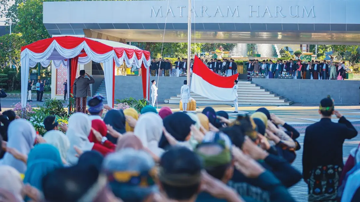 PERINGATAN HARDIKNAS: Wali Kota Mataram H Mohan Roliskana menjadi pemimpin upacara Hardiknas 2026 di Lapangan Sangkareang, Kota Mataram.


