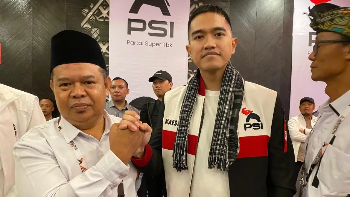 PINDAH HALUAN: Ketua Umum PSI Kaesang Pangarep bersama dengan Ketua DPD PSI Lobar Adnan.