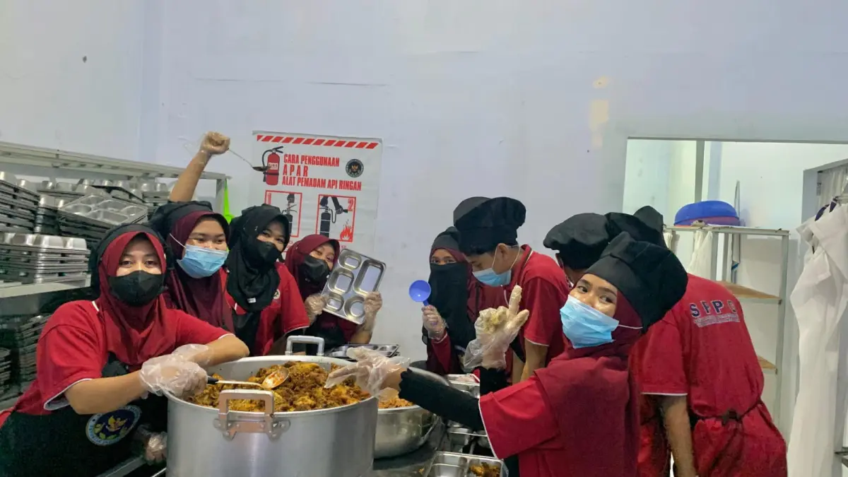 Setelah sempat rehat beberapa pekan untuk melakukan penyempurnaan IPAL,  SPPG Karang Bongkot Lombok Barat kini mulai beroperasi kembali.