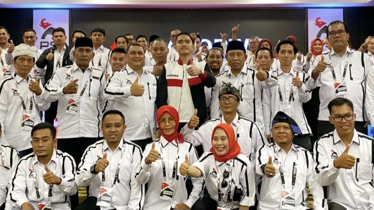 Ketua Umum PSI Kaesang Pangarep bersama pengurus DPW PSI NTB dan DPD PSI kabupaten/kota se-NTB usai pelantikan, Sabtu lalu (2/5).