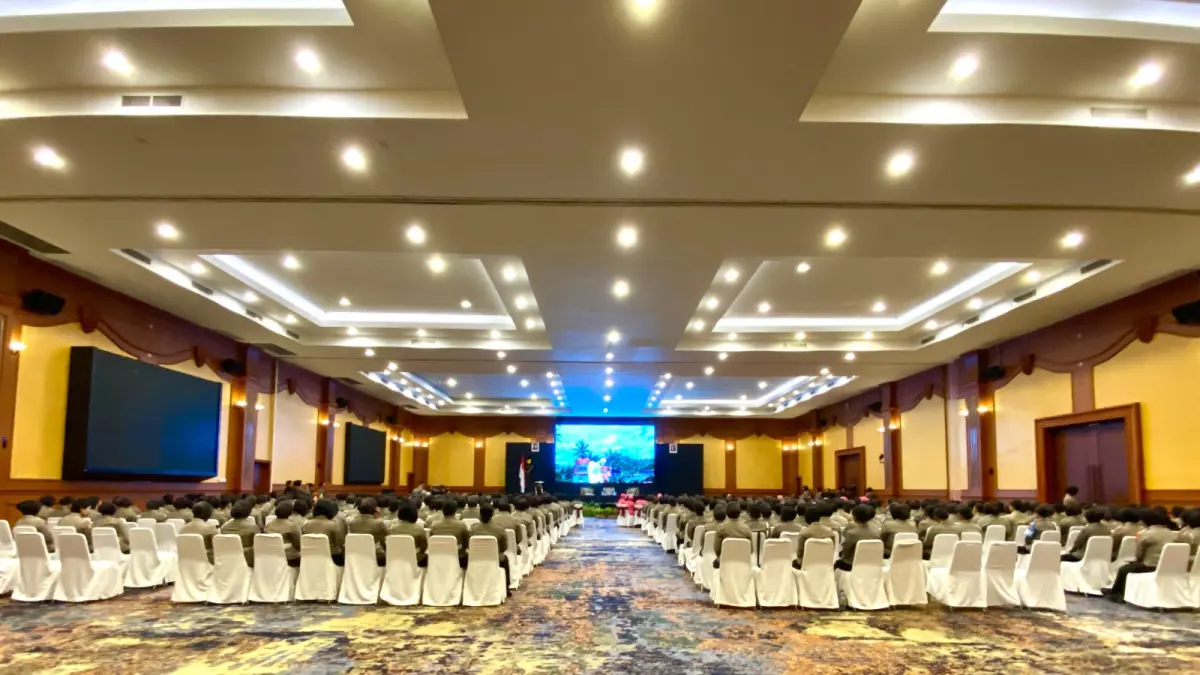 Lombok Raya Hotel terus memperkokoh reputasinya sebagai perpaduan sempurna antara kemewahan tropis dan fasilitas pertemuan terbesar.