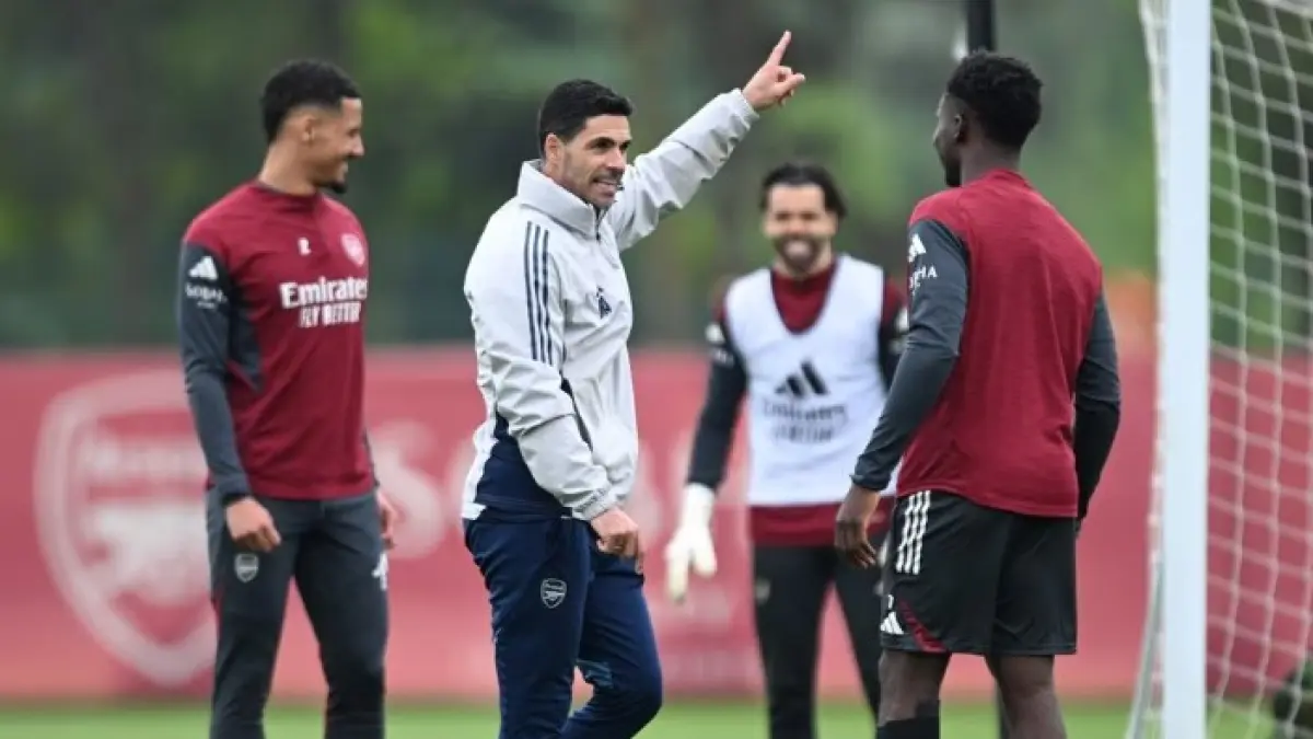 Manajer Arsenal Mikel Arteta memimpin latihan jelang laga kontra Atletico Madrid. (ARSENAL.COM)