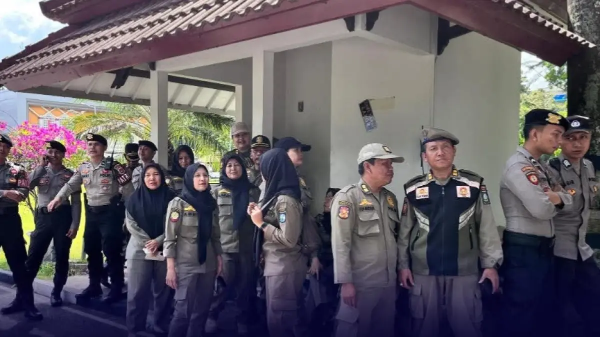 Aksi unjuk rasa diikuti sekitar 100 massa aksi dari berbagai elemen kampus, yakni Universitas Mataram (Unram), NW, Undikma, dan Muhammadiyah.