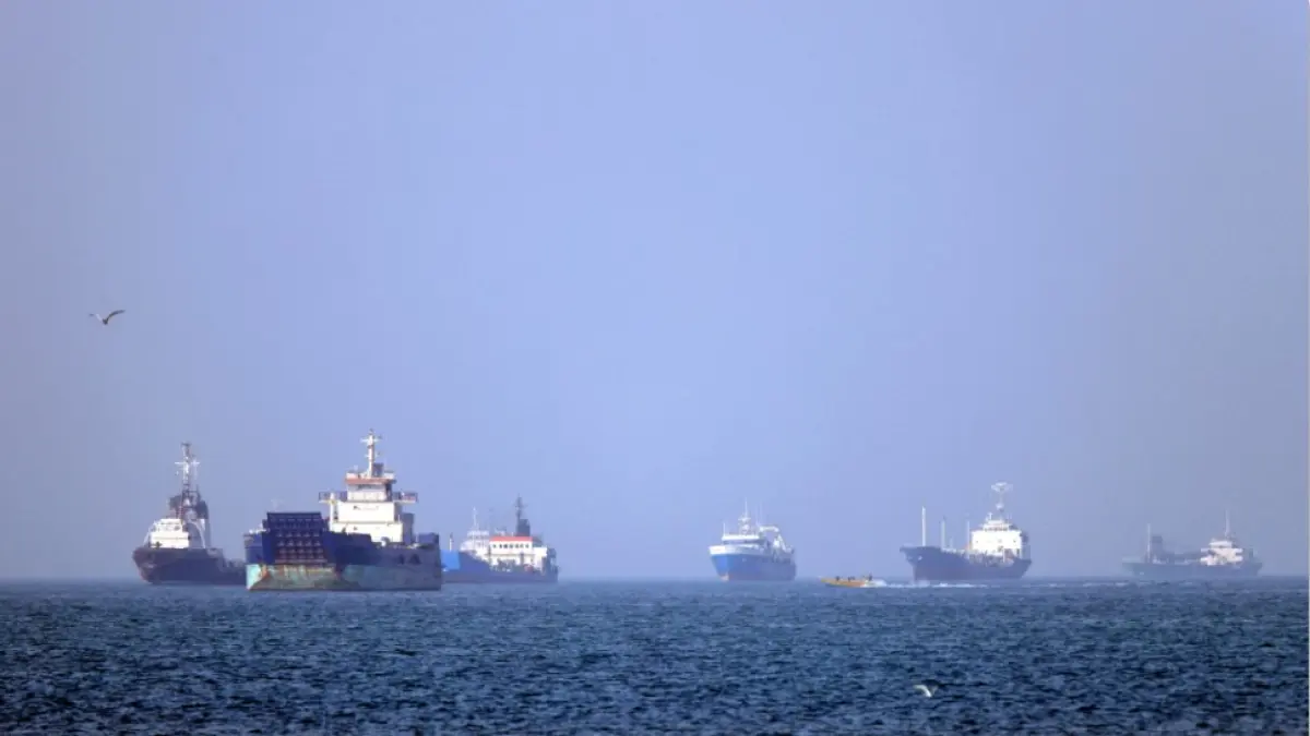 Beberapa kapal tertahan di Selat Hormuz. Banyak pihak sudah meminta Iran untuk membuka Selat Hormuz. (AFP)