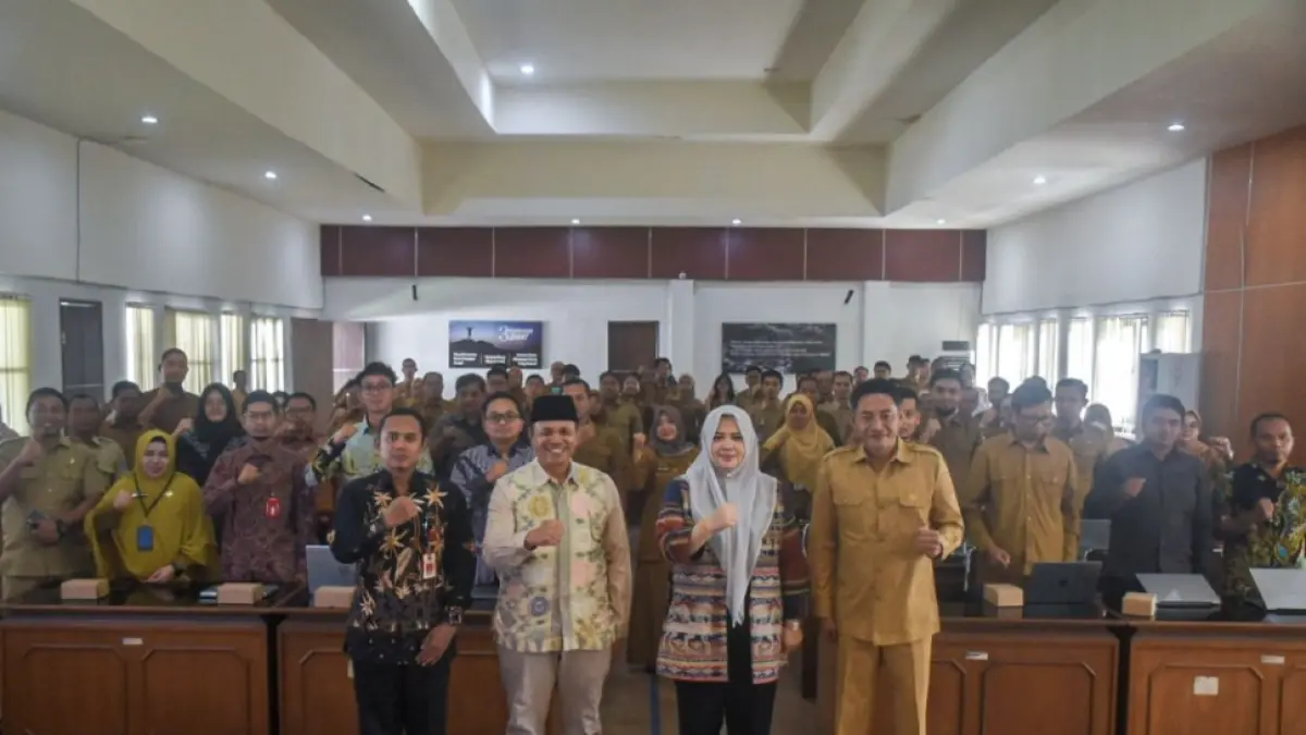 DIGITAL: Wagub NTB Indah Dhamayanti Putri saat membuka Bimtek Audit Internal Keamanan SPBE/Pemerintah Digital Provinsi NTB di Kantor Inspektorat Provinsi NTB, Selasa (5/5). (DISKOMINFOTIK NTB/LOMBOK POST)