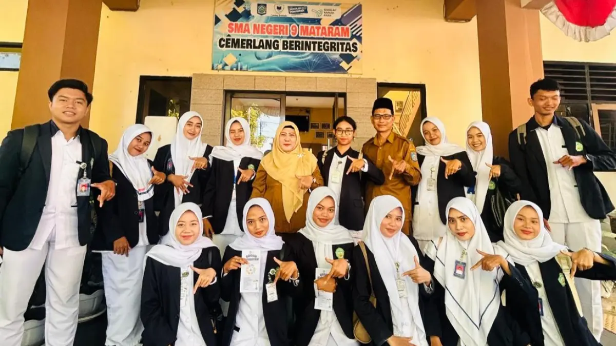 Mahasiswa dari INKES YARSIH mengadakan kegiatan sosialisasi kesehatan bertema “Diabetes Melitus dan Luka Kaki” di SMAN 9 Mataram.