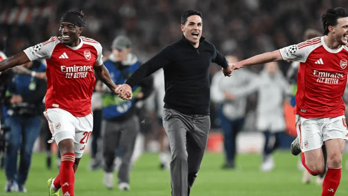 Mikel Arteta bersama pemain Arsenal merayakan lolos ke final Liga Champions usai mengalahkan Atletico Madrid. (ARSENAL.COM)