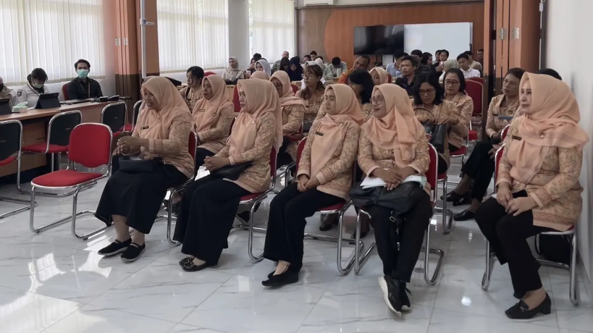 Peserta yang mengikuti kegiatan DWP Goes To Campus dari mahasiswa Unram dan anggota DWP. (ZAD/LOMBOK POST)
