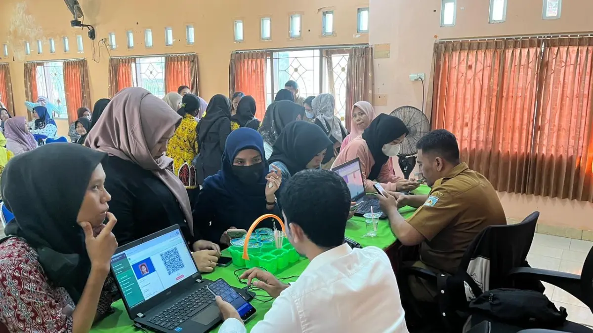 Ratusan kader Posyandu di Kecamatan Sekarbela mengikuti aktivasi IKD yang digelar oleh Dinas Dukcapil Kota Mataram. (ZAD/LOMBOK POST)