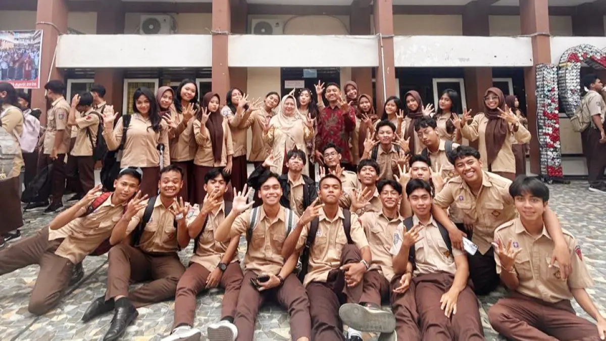 SMAN 9 Mataram dengan bangga mengucapkan selamat kepada seluruh siswa dan siswi kelas XII Angkatan 2026 atas kelulusan yang telah diraih.&nbsp;