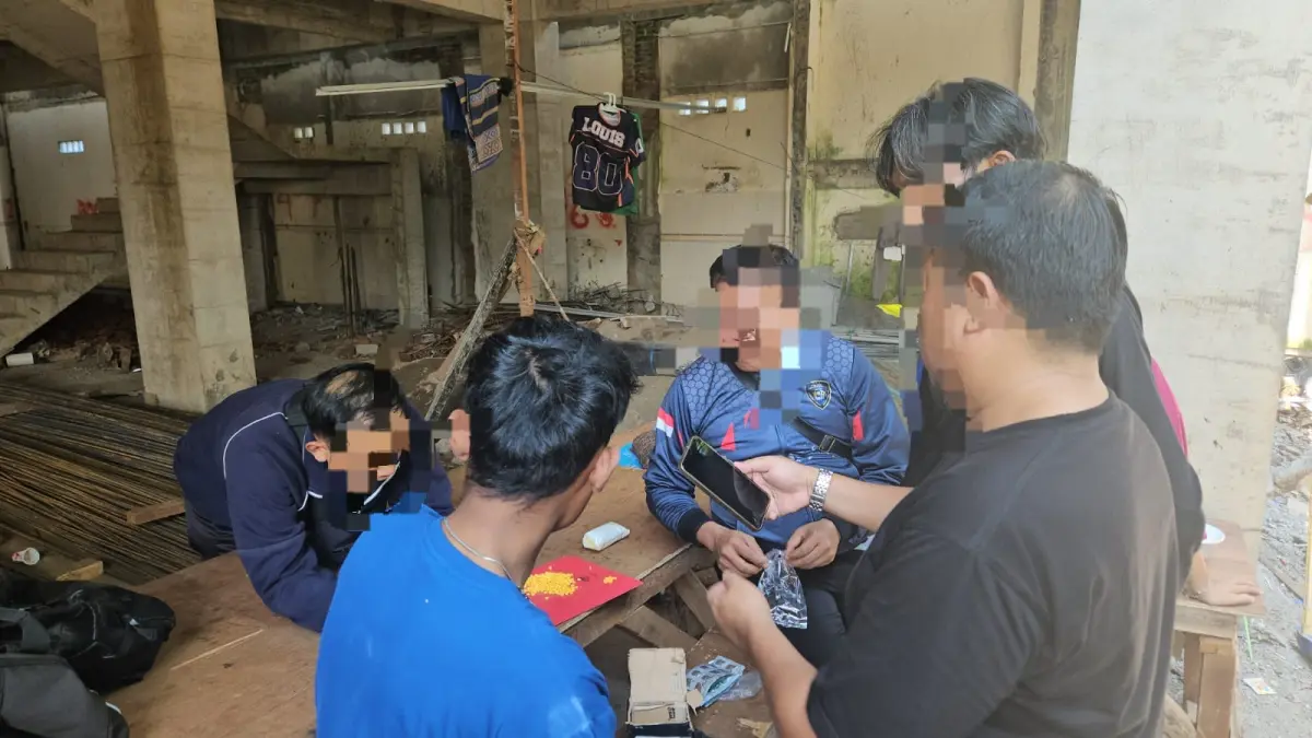 Tim gabungan BPOM Mataram saat menyita obat terlarang 